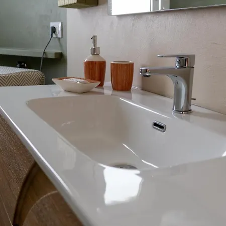 Dv * Изола-делле-Феммине